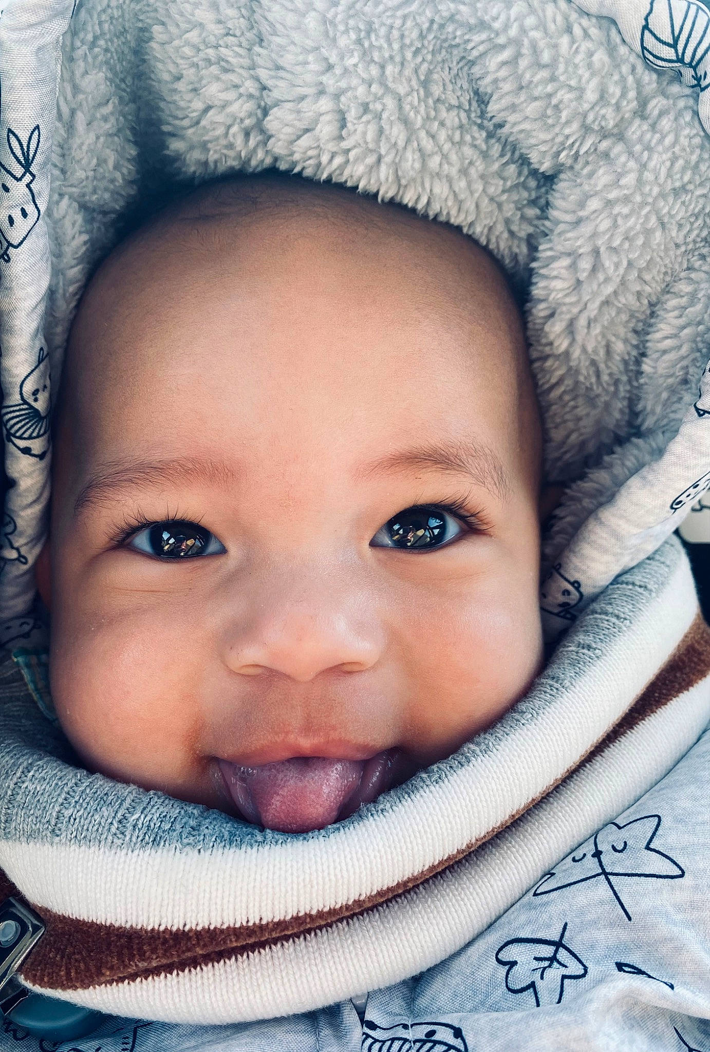 Ismaël a rejoint le concours — aidez-le/la à gagner de superbes lots ! azure, baby, cap, cheek, child, chin, cool, eye, eyebrow, eyelash, happy, head, iris, lip, mouth, nose, organ, person, skin, toddler