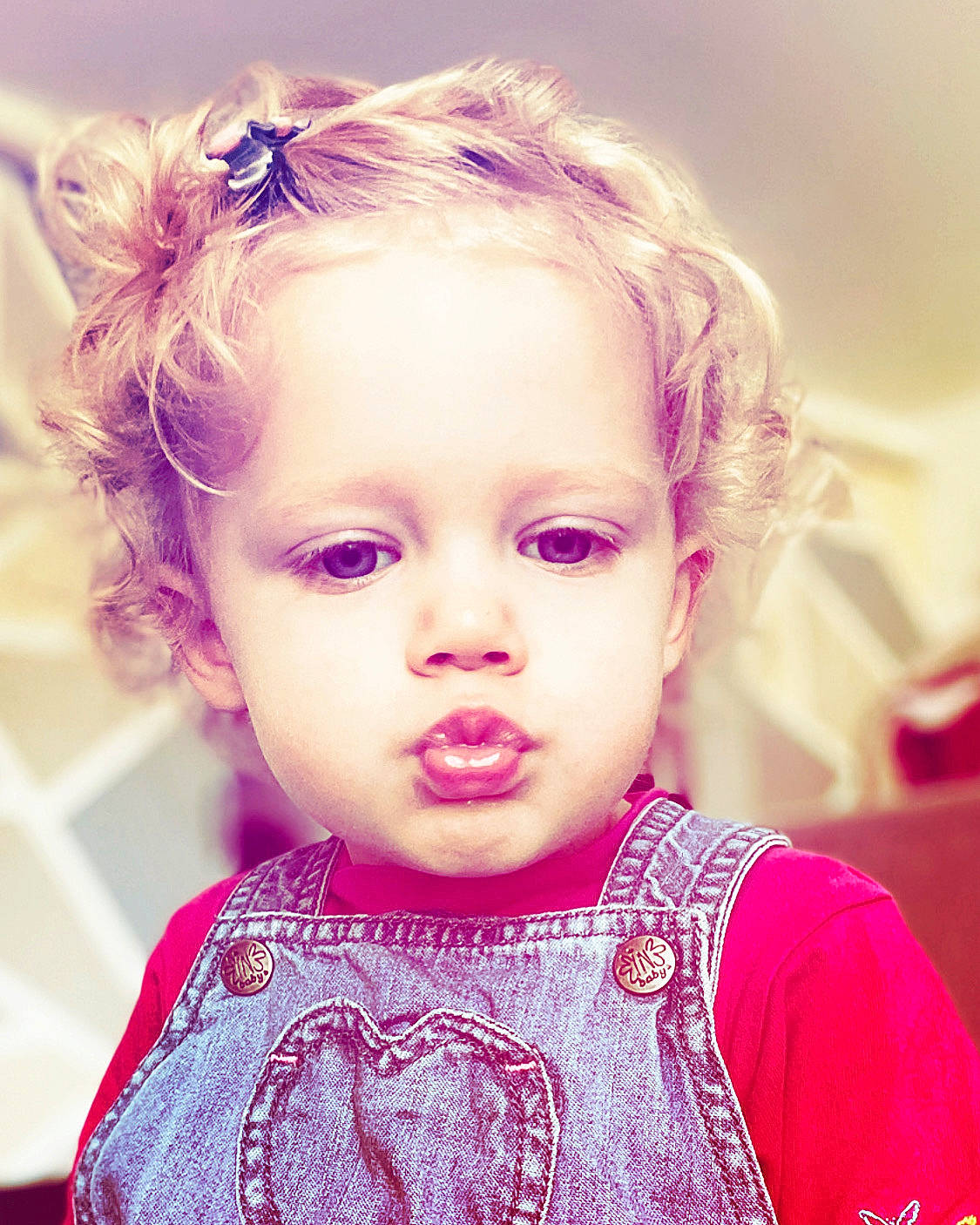 Ellie a rejoint le concours — aidez-le/la à gagner de superbes lots ! baby, baby_toddler_clothing, cheek, child, chin, ear, eyebrow, eyelash, face, flash_photography, happy, iris, lip, magenta, nose, person, pink, purple, skin, sleeve