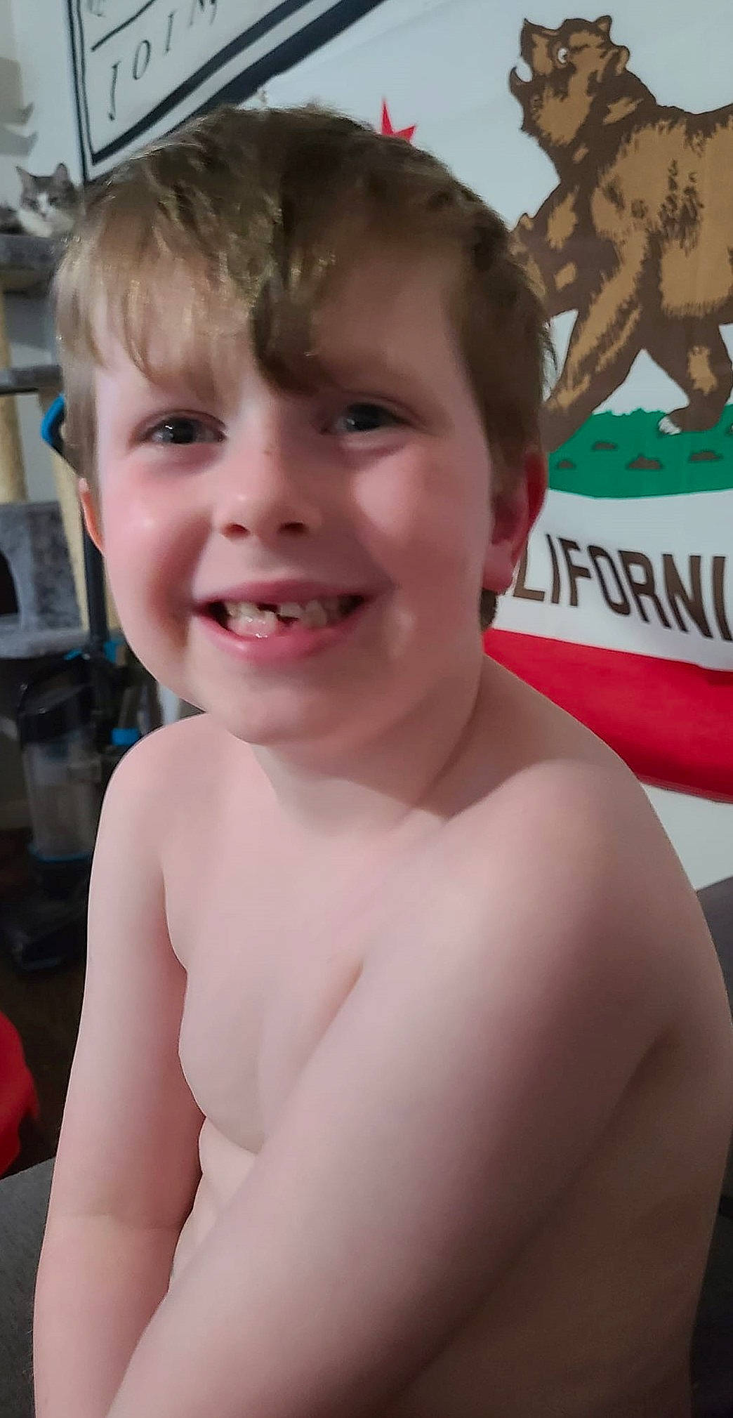 Archer is registered to the contest to win money with this photo: cheek, chin, eyebrow, facial_expression, forehead, happy, head, human, jaw, joint, joy, lip, mouth, muscle, neck, nose, organ, person, shoulder, skin