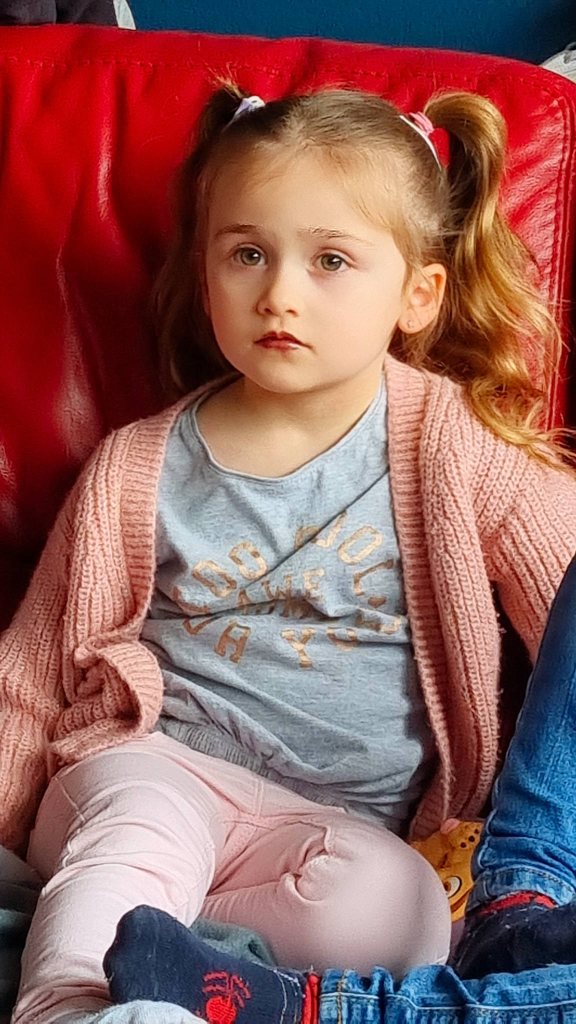 Marie Lou a rejoint le concours — aidez-le/la à gagner de superbes lots ! cheek, chin, clothing, cool, eye, eyelash, facial_expression, flash_photography, hair, hairstyle, happy, head, iris, lip, mouth, neck, organ, person, pink, skin