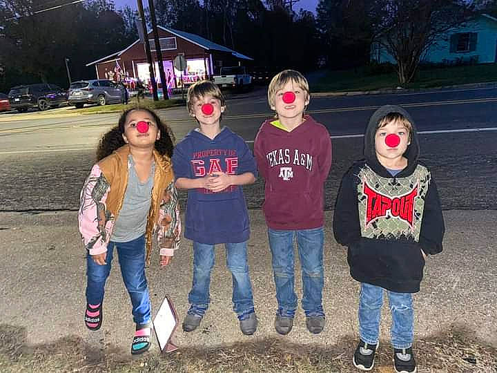 Sebastian is registered to the contest to win money with this photo: asphalt, clothing, cool, event, eyewear, facial_expression, friendship, fun, jeans, joy, landscape, leisure, people, person, plant, recreation, soil, t_shirt, team, travel