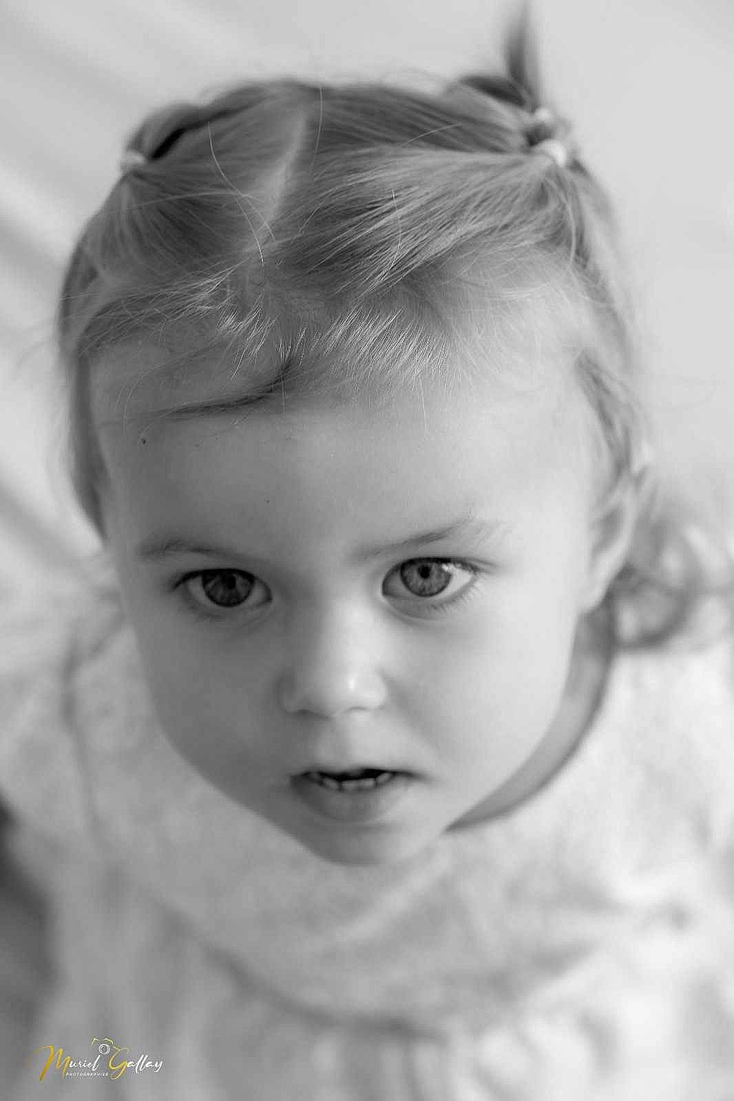 Alyanna a rejoint le concours — aidez-le/la à gagner de superbes lots ! baby, black_and_white, cheek, child, close_up, eye, eyebrow, eyelash, flash_photography, hair, happy, iris, lip, monochrome, monochrome_photography, nose, organ, person, skin, style