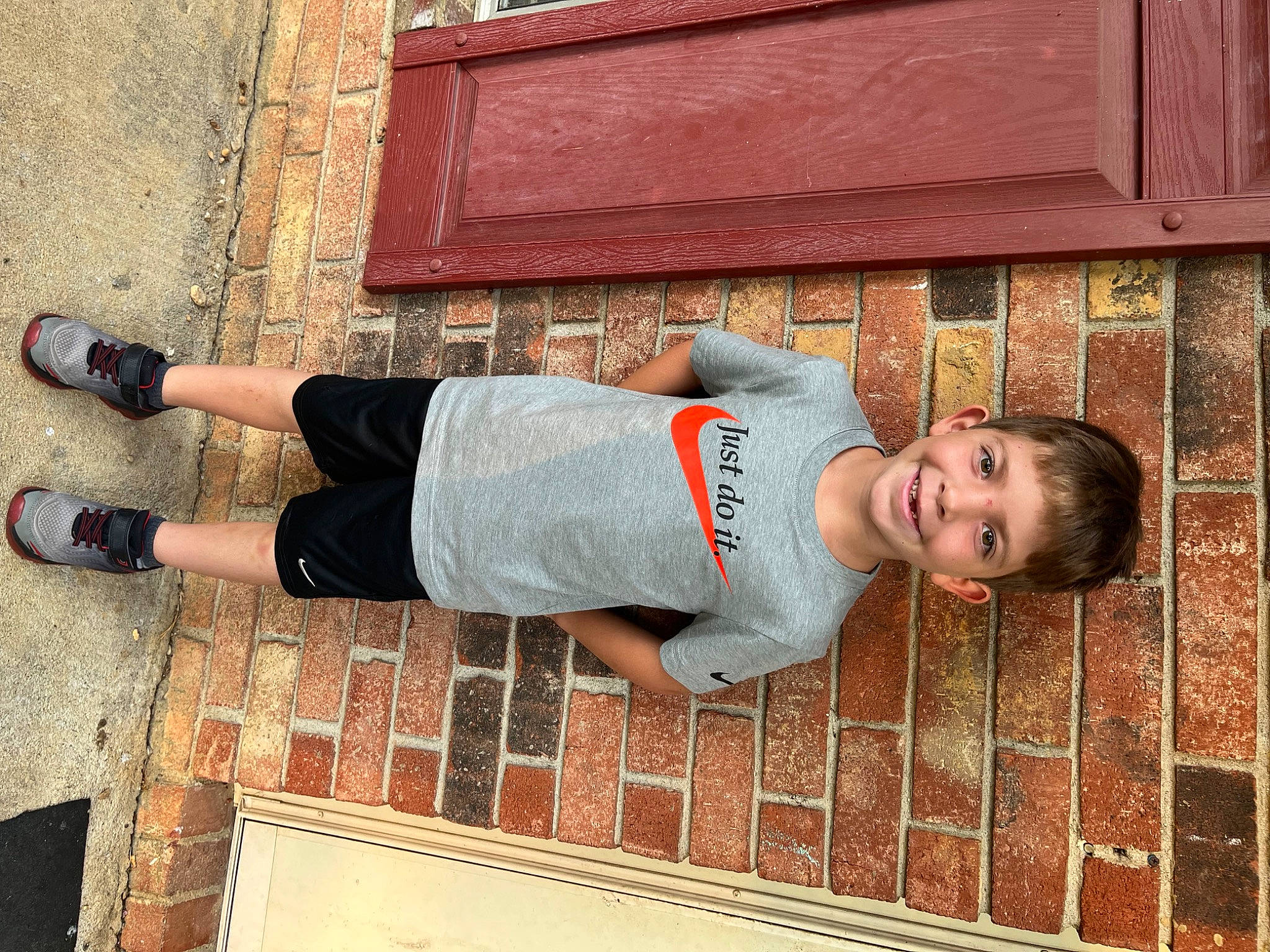 Lynnox is registered to the contest to win money with this photo: baby_toddler_clothing, brick, brickwork, child, fun, happy, human_leg, joy, pattern, person, portrait_photography, red, sitting, smile, t_shirt, temple, thigh, toddler, waist, walking_shoe