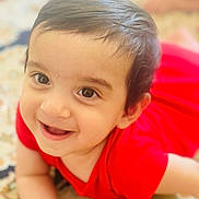 Rayan a rejoint le concours — aidez-le/la à gagner de superbes lots ! toddler, child, smiling, red_clothing, face, eyes, hair, carpet, indoor, happy, cute, baby, portrait, closeup, person, skin, expression, cheerful, infant, crawling