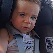Nino a rejoint le concours — aidez-le/la à gagner de superbes lots ! accessories, baby, belt, blade, clothing, cushion, dagger, face, head, homedecor, knife, person, photography, portrait, seatbelt, t_shirt, transportation, vehicle, vest, weapon