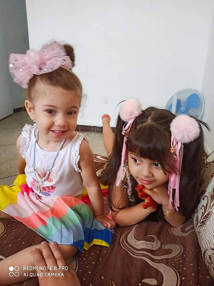 Zineb participe au concours pour gagner de l'argent avec cette photo : baby, baby_toddler_clothing, child, clothing, dress, event, face, facial_expression, fashion_accessory, fashion_design, fun, happy, headpiece, jewellery, joy, leisure, magenta, person, pink, skin