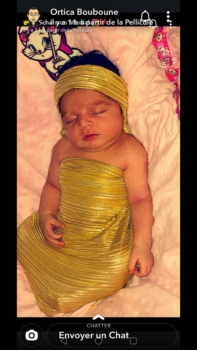 Summer a rejoint le concours — aidez-le/la à gagner de superbes lots ! child, hair_accessory, headgear, person, smile, toddler