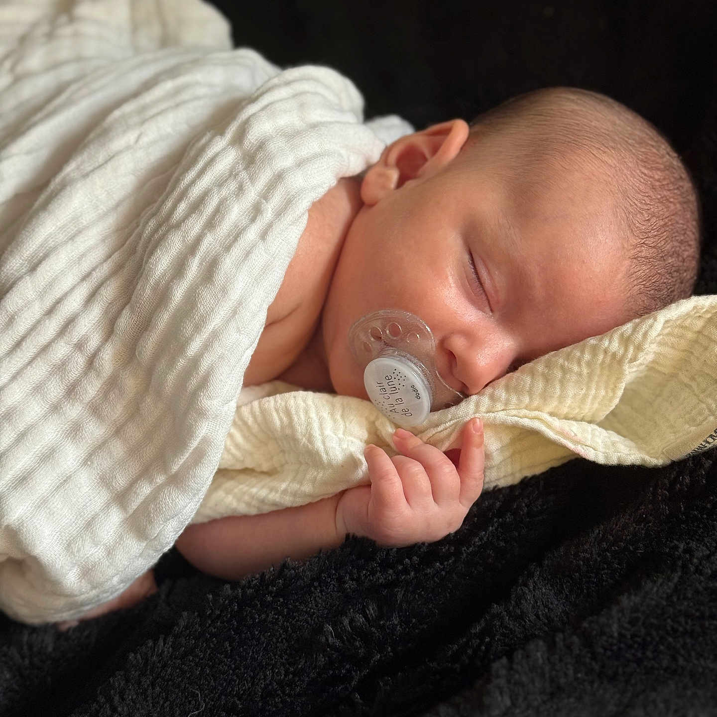 Lyle participe au concours pour gagner de l'argent avec cette photo : baby, blanket, child, closeup, comfort, cozy, cute, face, hand, indoors, infant, newborn, pacifier, peaceful, portrait, resting, skin, sleeping, soft_texture, wrapped