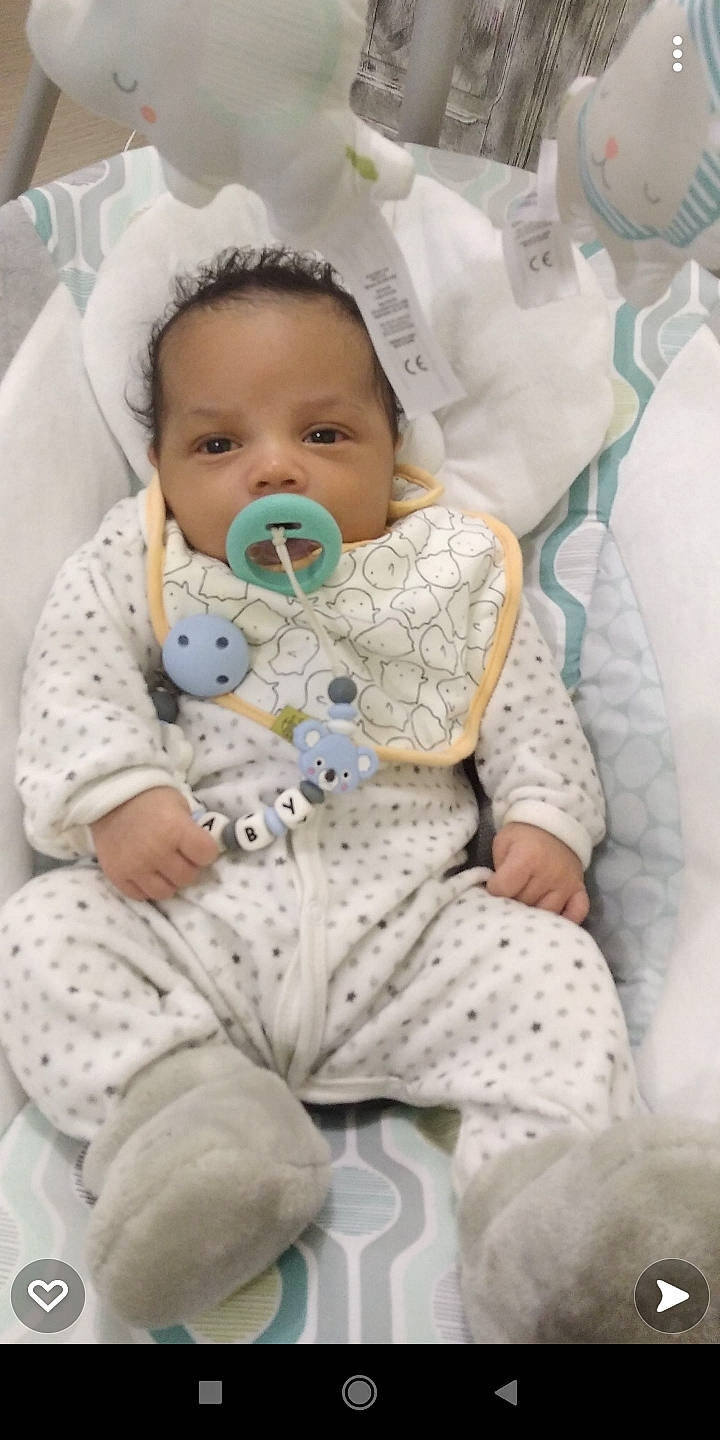 Noah Alban participe au concours pour gagner de l'argent avec cette photo : baby, baby_products, baby_toddler_clothing, cheek, child, comfort, eye, face, happy, head, iris, linens, pattern, person, room, sitting, skin, sleeve, textile, toddler