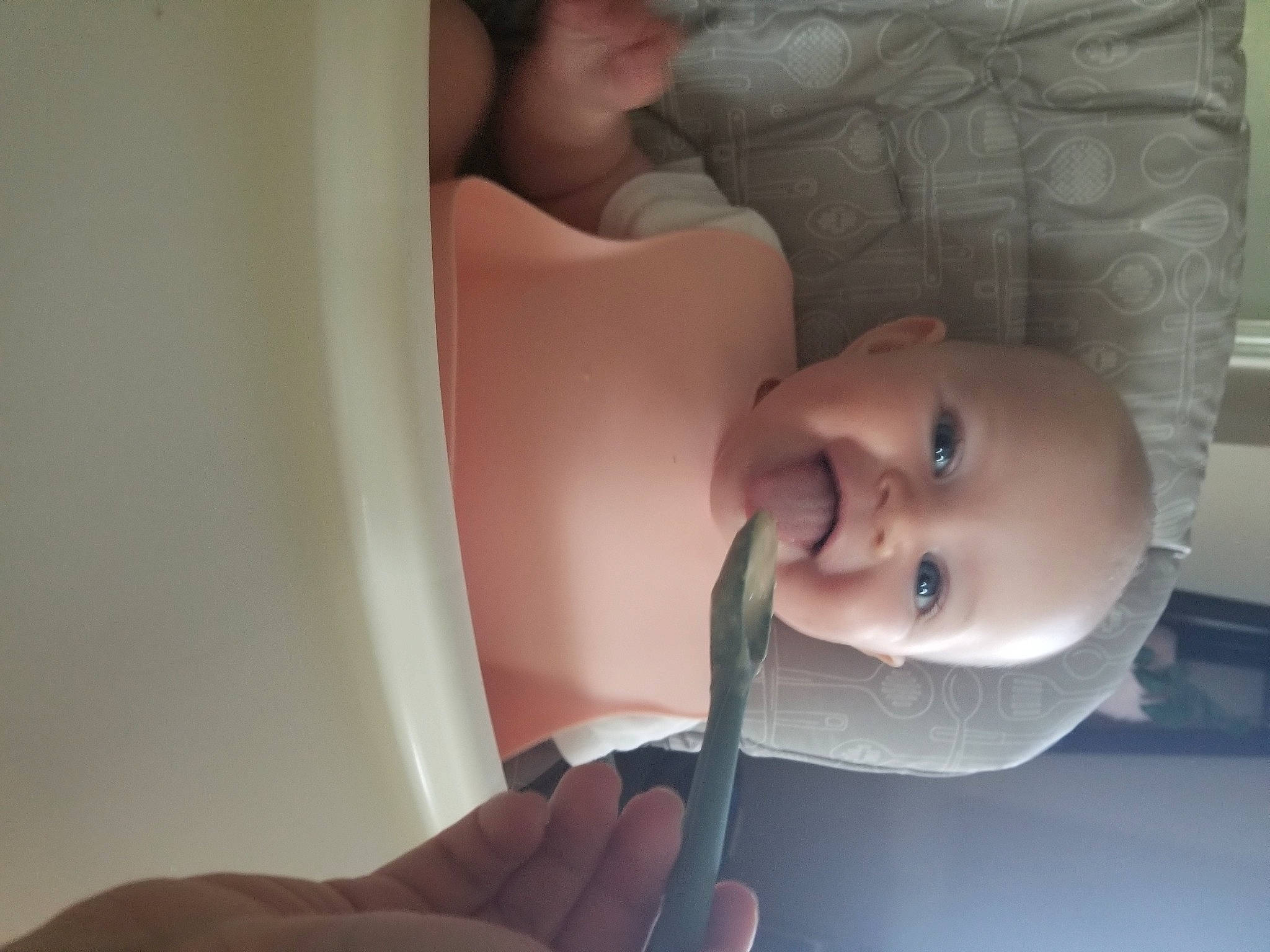 Ruth is registered to the contest to win money with this photo: arm, cheek, chin, ear, eye, eyebrow, eyelash, face, forehead, hairstyle, head, jaw, lip, mouth, muscle, neck, nose, person, shoulder, skin