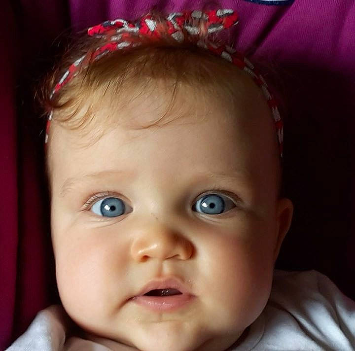 Jade a rejoint le concours — aidez-le/la à gagner de superbes lots ! cheek, child, close_up, eye, face, facial_expression, girl, head, infant, nose, organ, person, photography, pink, portrait, portrait_photography, red, skin, smile, toddler