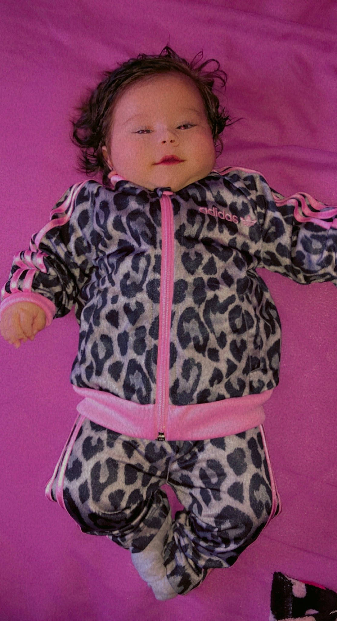 Alya a rejoint le concours — aidez-le/la à gagner de superbes lots ! arm, baby, baby_toddler_clothing, cheek, eye, face, head, human_body, jacket, joint, neck, outerwear, pattern, person, pink, purple, shoulder, skin, sleeve, textile