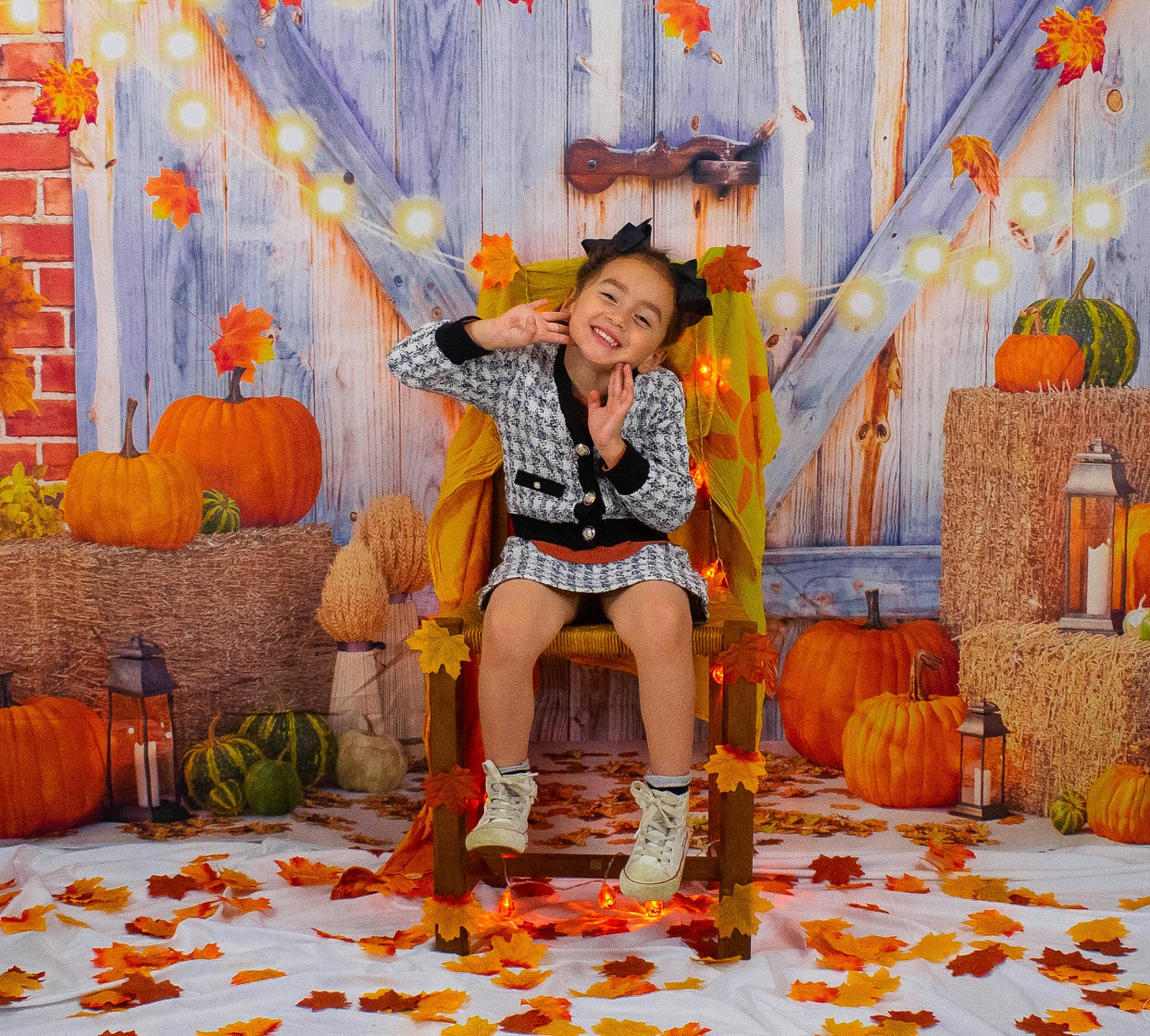 Tihana a rejoint le concours — aidez-le/la à gagner de superbes lots ! calabaza, child, cucurbita, curtain, gourd, happy, human_leg, joy, leisure, local_food, natural_foods, orange, person, plant, pumpkin, room, sitting, squash, tradition, vegetable