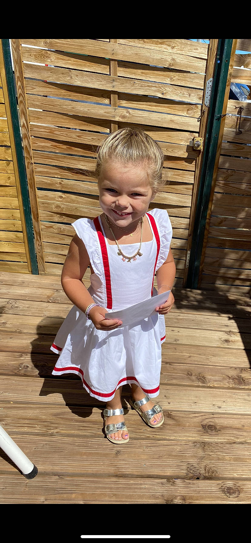 Irina participe au concours pour gagner de l'argent avec cette photo : child, child_model, dress, happy, joy, person, play, smile, toddler, vacation