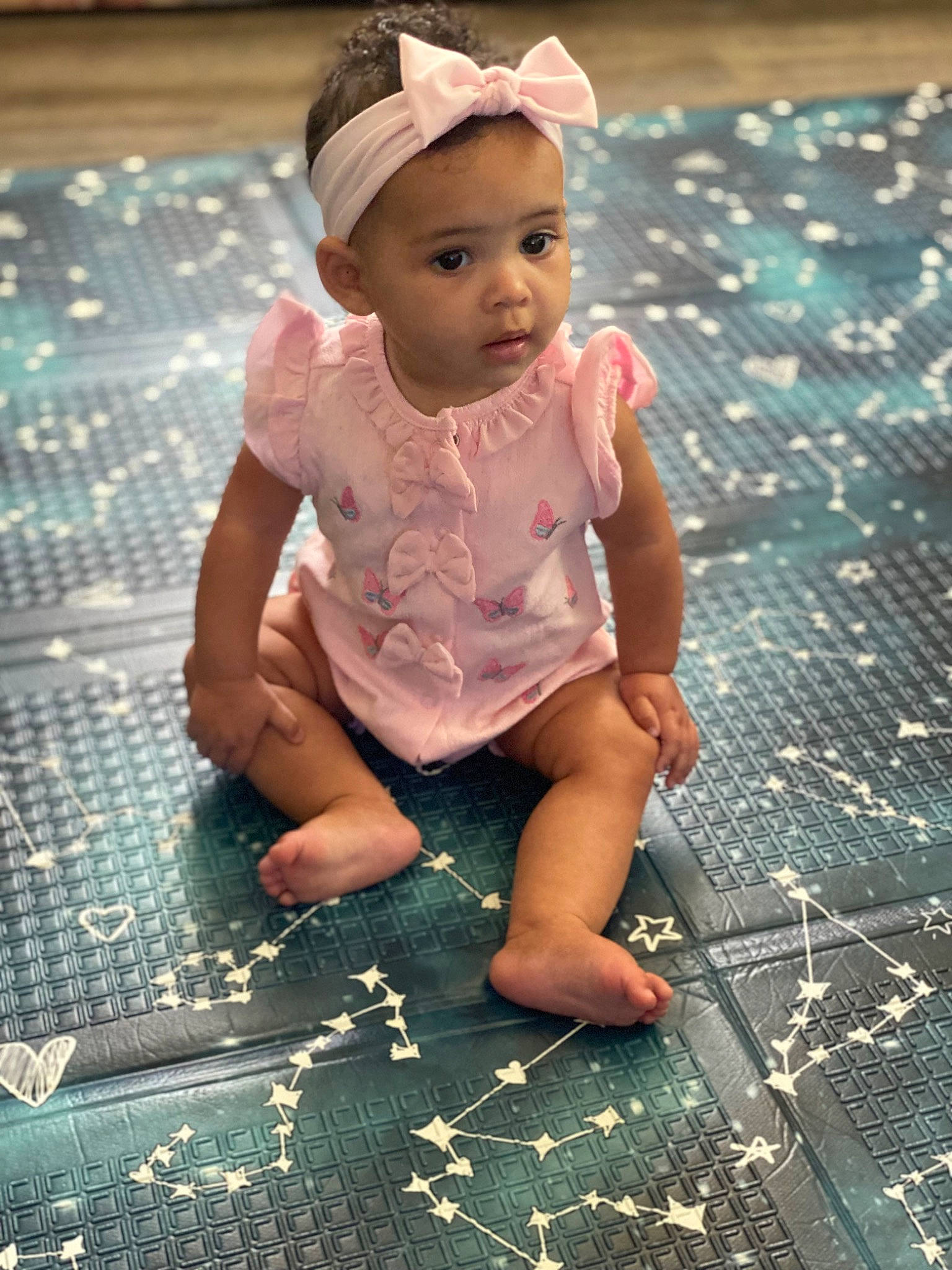 Davina is registered to the contest to win money with this photo: baby, baby_toddler_clothing, barefoot, beauty, cap, child, flash_photography, floor, flooring, foot, fun, grass, happy, human_leg, leisure, people_in_nature, person, photograph, skin, snapshot