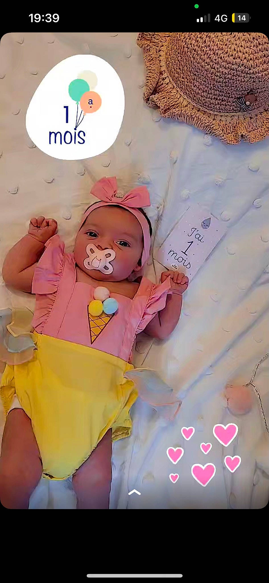 Eily participe au concours pour gagner de l'argent avec cette photo : art, baby_toddler_clothing, child, fictional_character, font, gesture, happy, headwear, heart, love, magenta, party_supply, pattern, peach, person, pink, sweetness, thigh