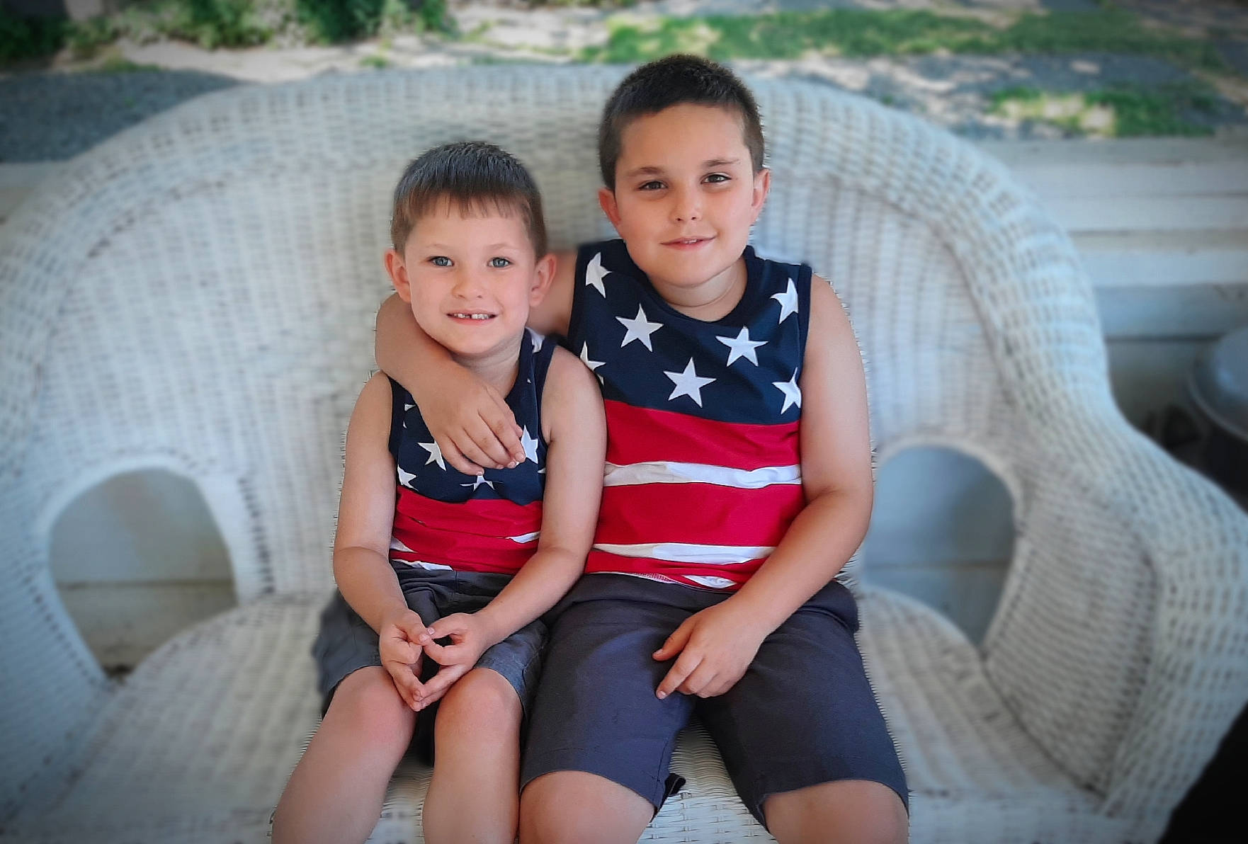 Easton And Hoyt joined the competition — help win amazing prizes! comfort, event, face, flash_photography, fun, grass, hair, hairstyle, happy, head, human_body, human_leg, joy, lap, leisure, person, shorts, sitting, smile, t_shirt