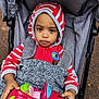 Jahime a rejoint le concours — aidez-le/la à gagner de superbes lots ! toddler, child, stroller, hoodie, striped_clothing, toy_car, red, pink, green, blue, outdoor, hands, face, serious_expression, knit_blanket, seatbelt, person, casual, play, young_child