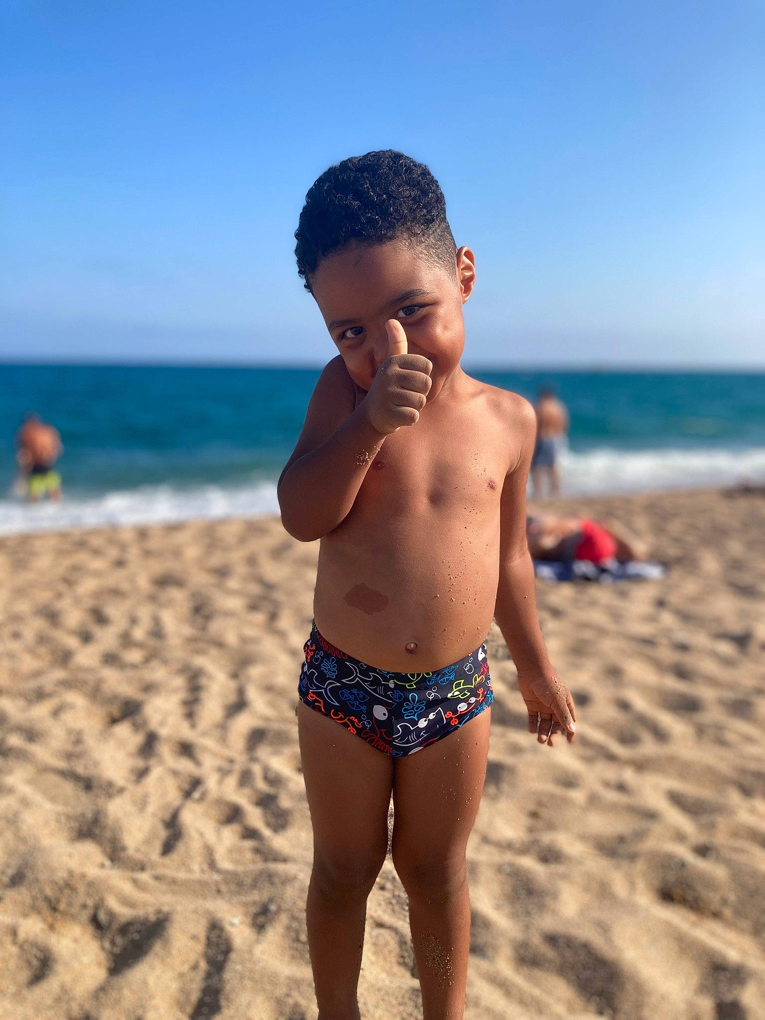 Kayss participe au concours pour gagner de l'argent avec cette photo : beach, brassiere, chest, fun, happy, leg, leisure, people_on_beach, person, sky, summer, swimsuit_top, swimwear, thigh, travel, trunk, trunks, undergarment, underpants, waist