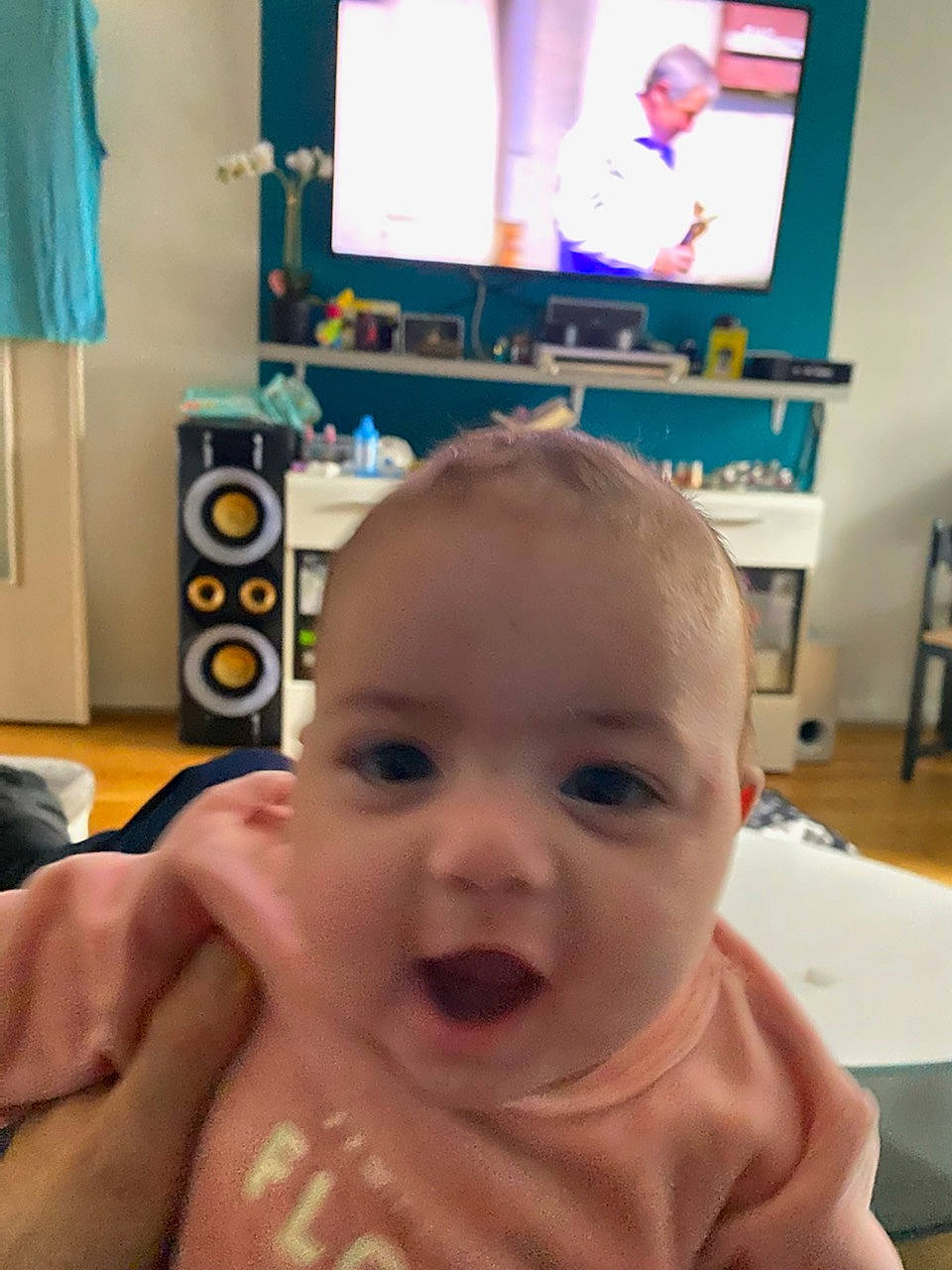 Liya a rejoint le concours — aidez-le/la à gagner de superbes lots ! blue, cheek, chin, ear, eye, eyebrow, eyelash, finger, happy, head, iris, jaw, lip, mouth, muscle, neck, nose, person, skin, smile