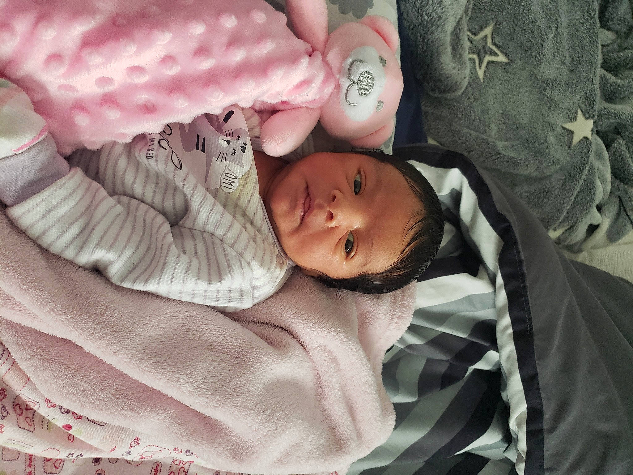 Athéna-byanka participe au concours pour gagner de l'argent avec cette photo : arm, baby, baby_products, baby_toddler_clothing, bedtime, cheek, child, comfort, gesture, glasses, grass, hand, happy, linens, pattern, person, pink, skin, sleeve, textile