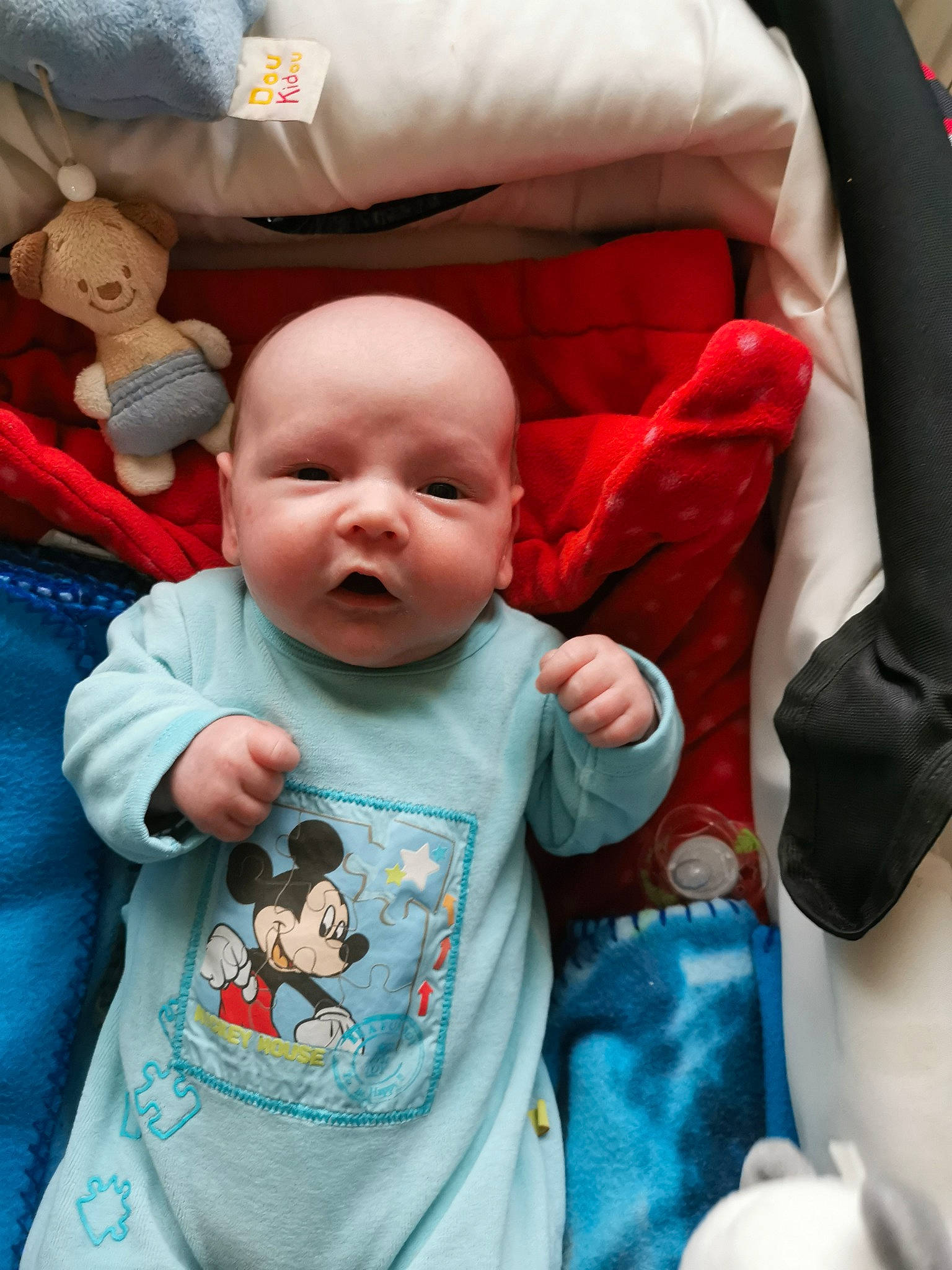 Axel participe au concours pour gagner de l'argent avec cette photo : baby, baby_carriage, baby_products, cheek, child, head, people, person, product, skin, smile, toddler