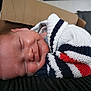 Axel participe au concours pour gagner de l'argent avec cette photo : baby, child, finger, hand, knitting, nap, wool