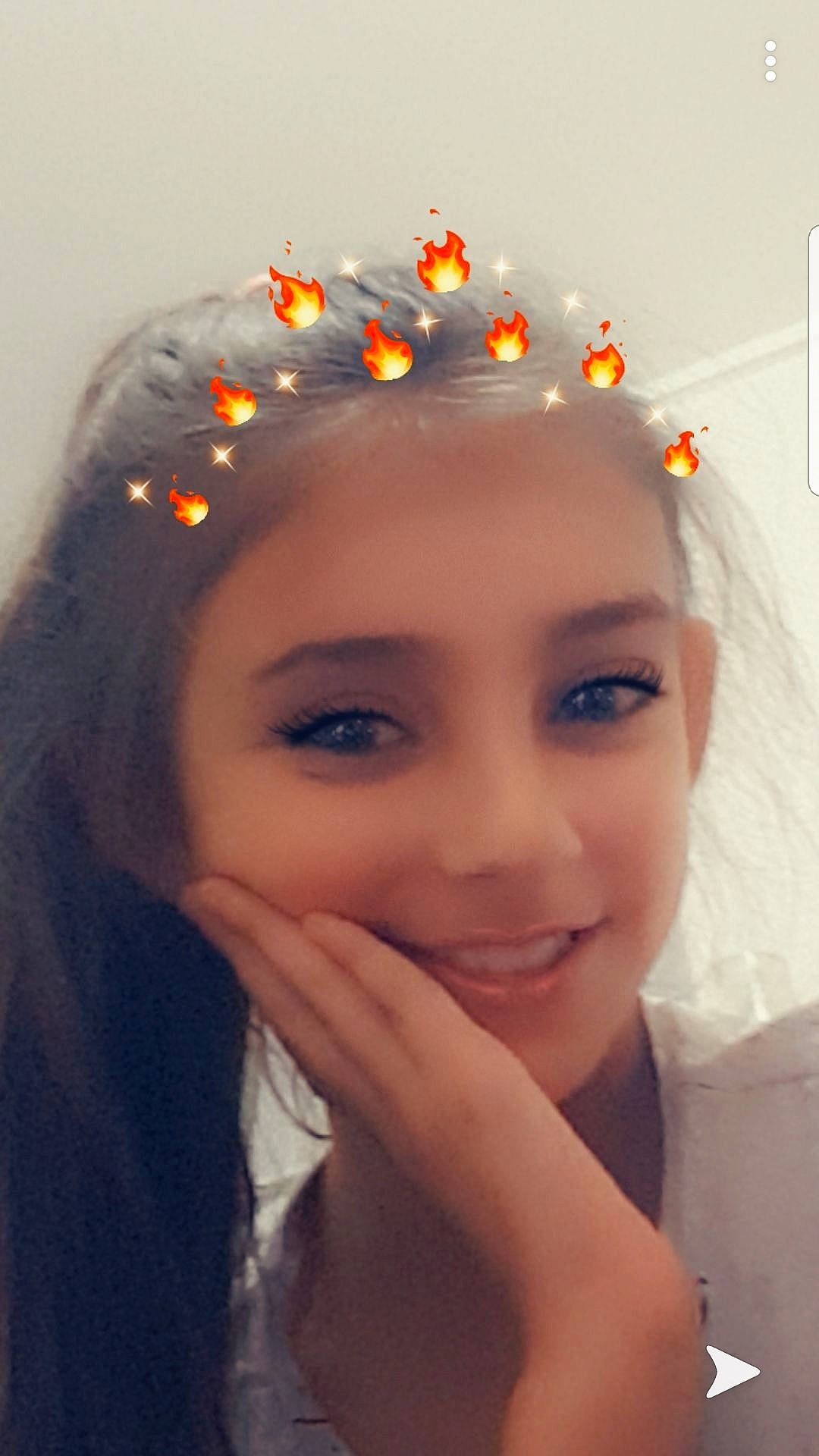 Maelys participe au concours pour gagner de l'argent avec cette photo : beauty, crown, eyebrow, eyelash, face, fashion_accessory, forehead, hair, hair_accessory, head, headgear, headpiece, joy, lip, long_hair, person, photography, skin, tiara