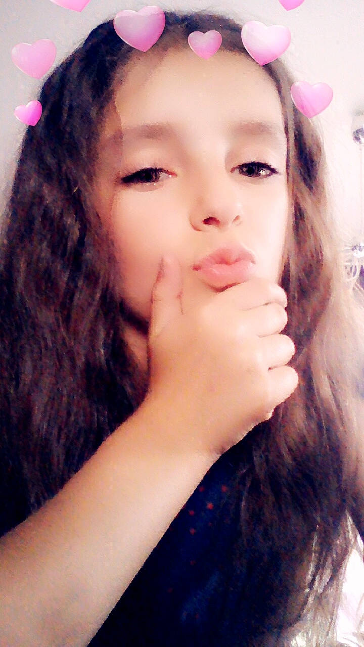 Maelys a rejoint le concours — aidez-le/la à gagner de superbes lots ! beauty, black_hair, brown_hair, cheek, chin, eye, eyebrow, eyelash, face, forehead, hair, hair_coloring, hairstyle, head, jaw, lip, long_hair, nose, person, pink