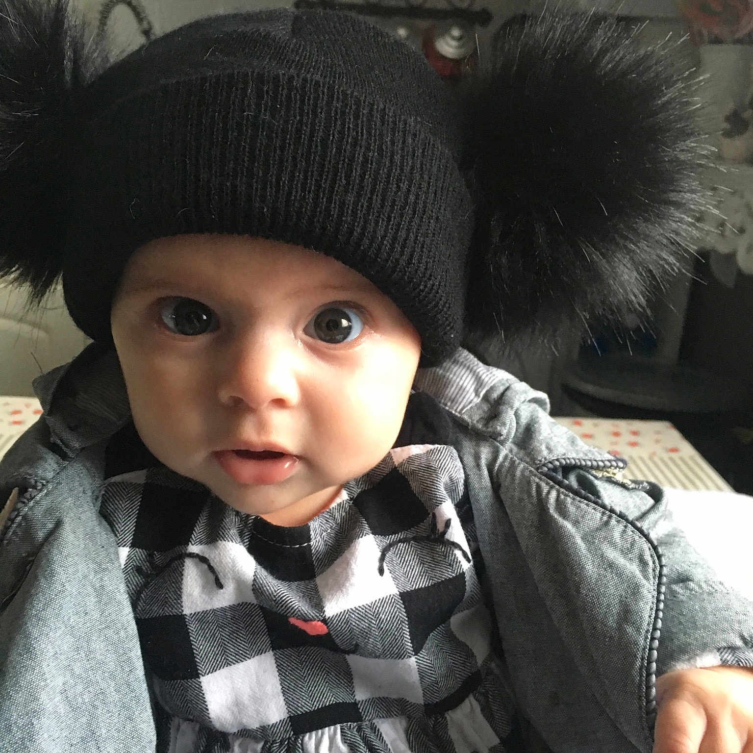 Vicroria a rejoint le concours — aidez-le/la à gagner de superbes lots ! beanie, cap, child, cool, fur, girl, hat, headgear, knit_cap, person, textile