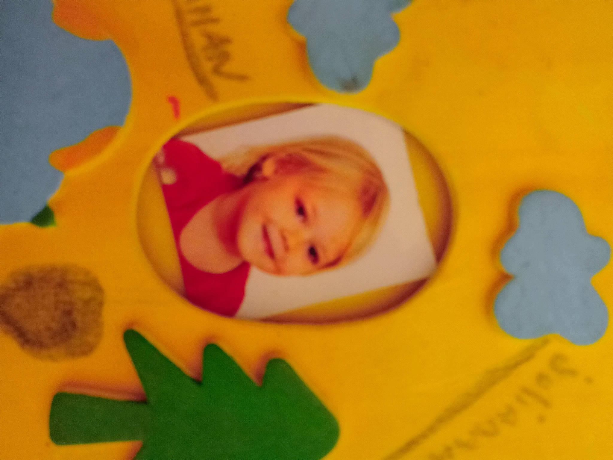 Julianna a rejoint le concours — aidez-le/la à gagner de superbes lots ! art, baby, baby_products, baby_toddler_clothing, baby_toys, bedtime, child, circle, comfort, fun, happy, joy, linens, pattern, person, play, room, smile, toddler, tree