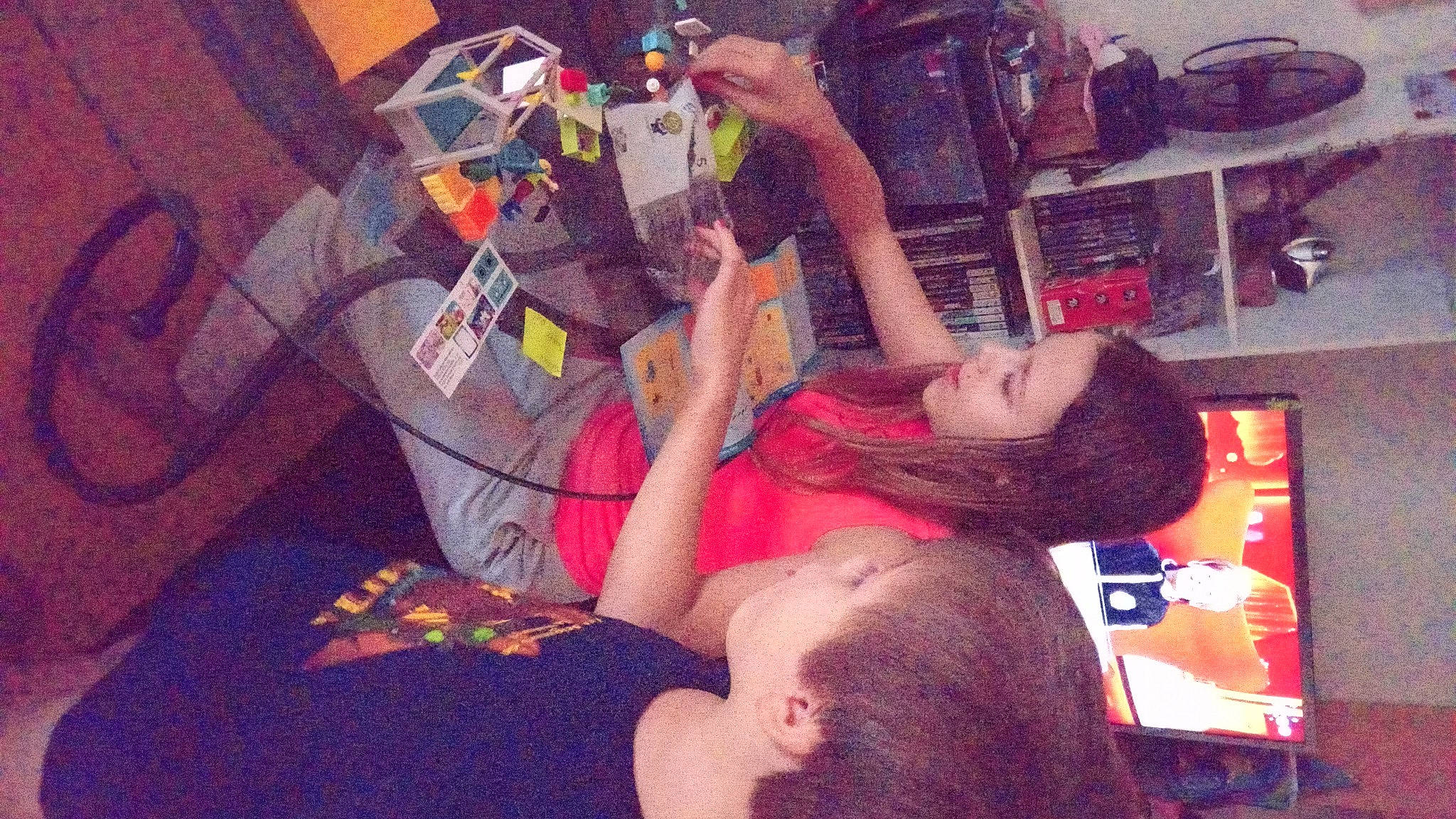 Julianna participe au concours pour gagner de l'argent avec cette photo : art, child, cloud, comfort, cool, event, finger, flesh, fun, happy, human_leg, interaction, lap, leisure, person, room, sitting, t_shirt, textile, thigh