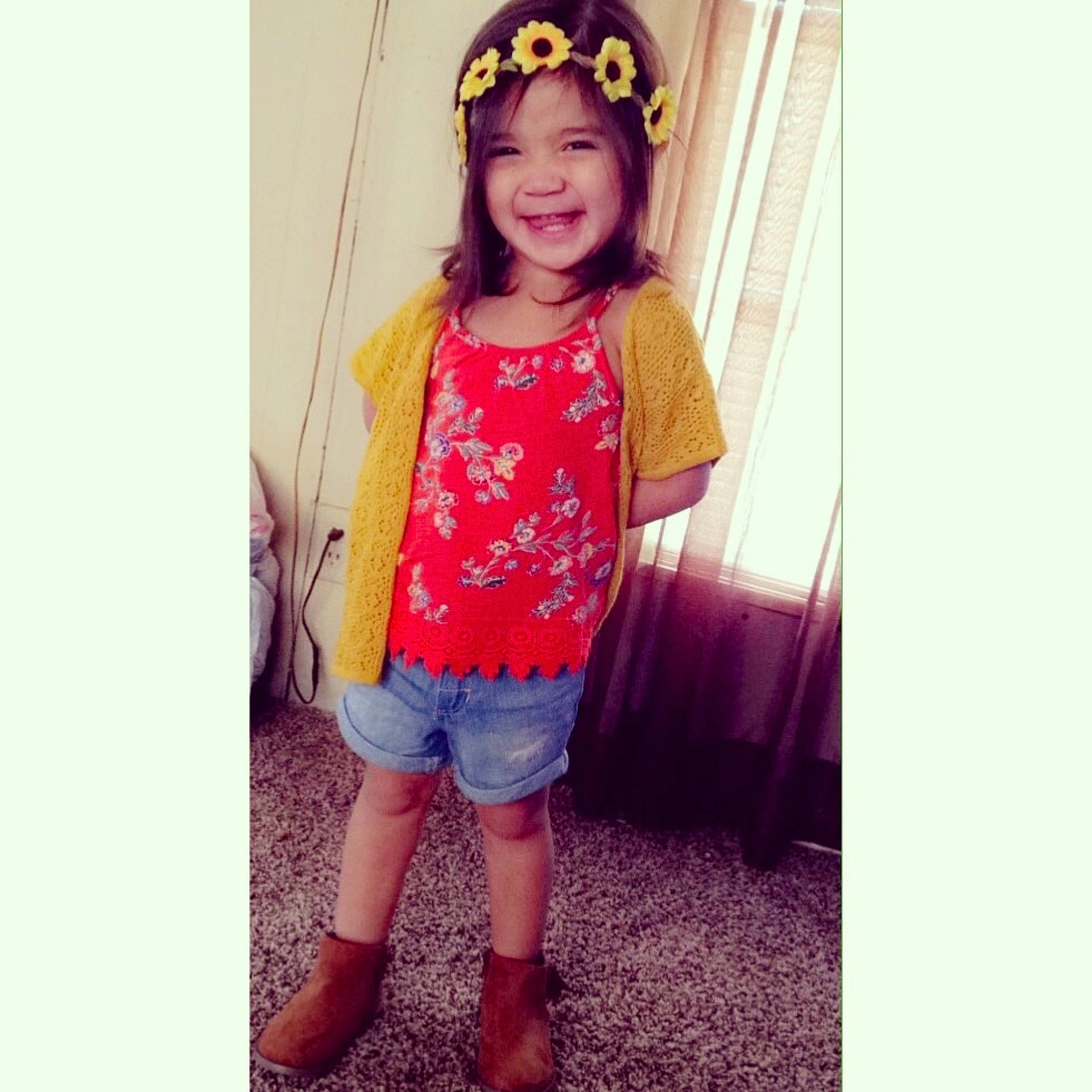 Khloé is registered to the contest to win money with this photo: child, clothing, day, design, girl, hair_accessory, headgear, headwear, jeans, joy, outerwear, pattern, person, pink, product, shorts, shoulder, sleeve, t_shirt, textile