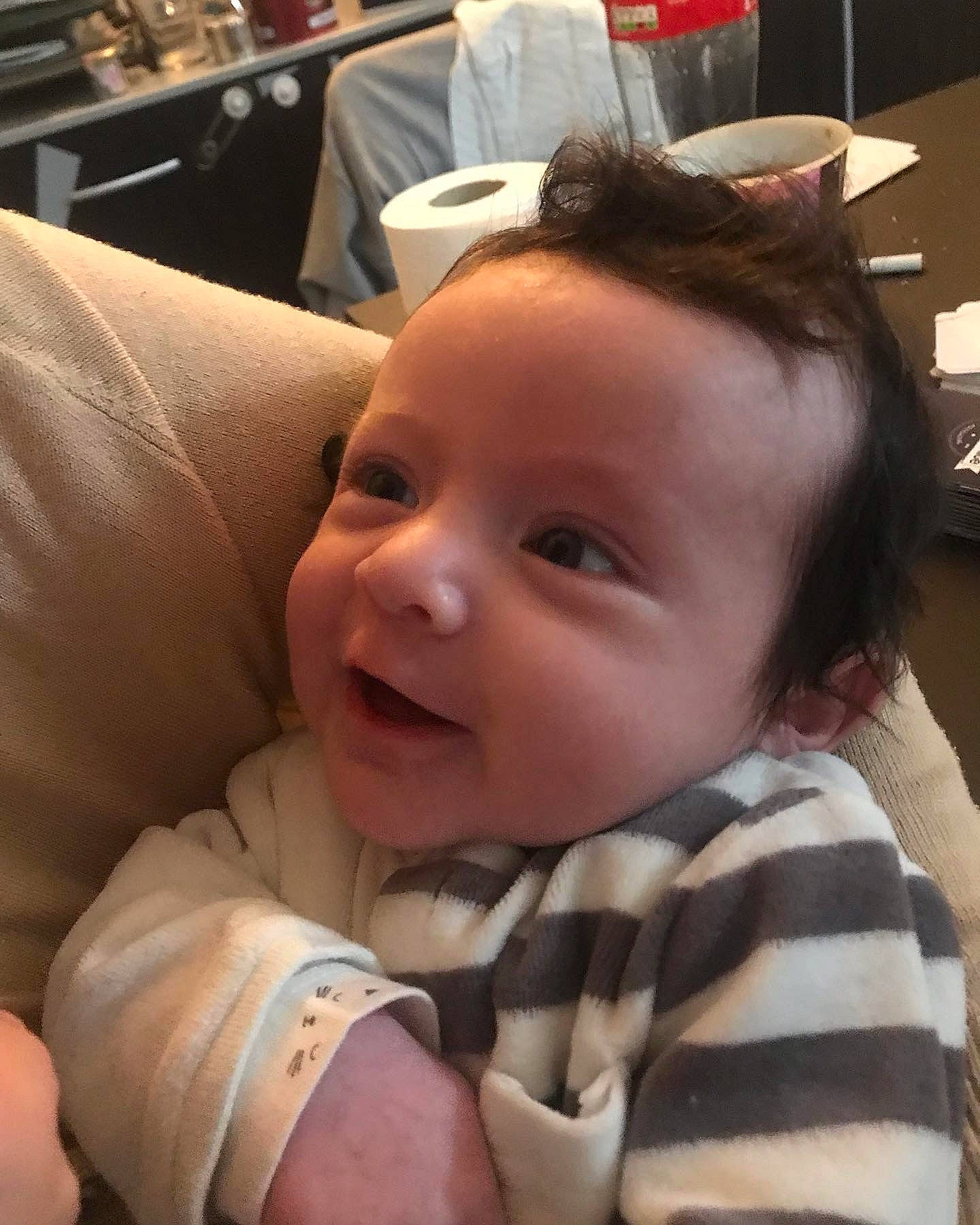 Amaury a rejoint le concours — aidez-le/la à gagner de superbes lots ! baby, baby_toddler_clothing, chair, cheek, comfort, ear, eyebrow, eyelash, finger, forehead, gesture, happy, iris, lip, mouth, nose, person, skin, smile, thumb