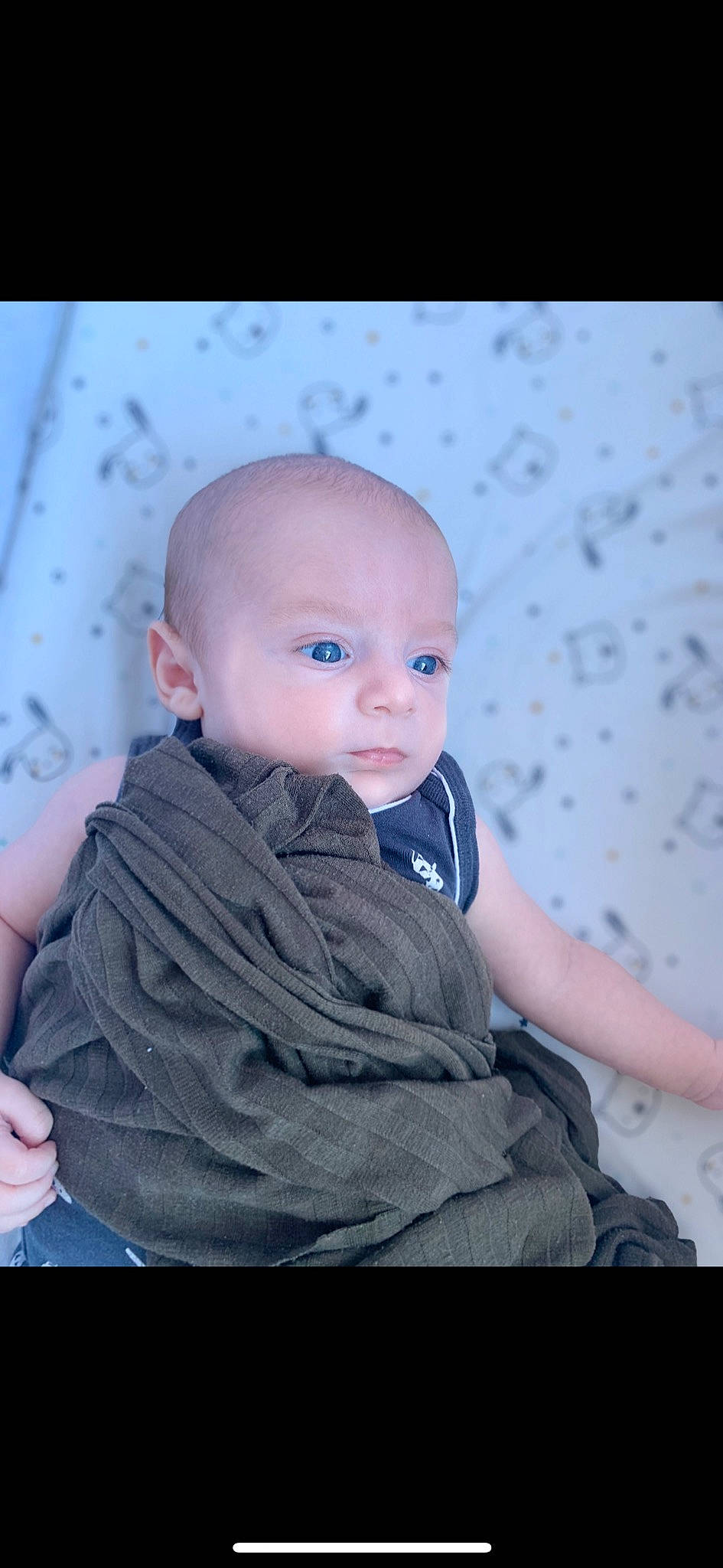 Lyam participe au concours pour gagner de l'argent avec cette photo : baby, cheek, child, eye, face, head, person, photograph, photography, portrait, portrait_photography, sitting, skin, toddler