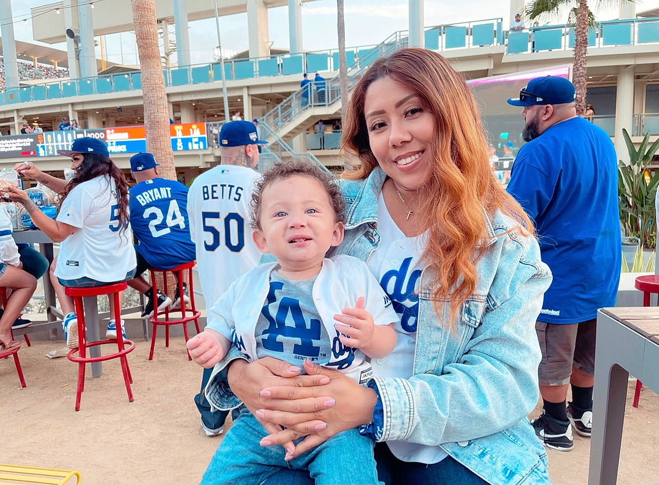 Maximiliano is registered to the contest to win money with this photo: baseball_cap, blue, competition_event, electric_blue, fan, fun, happy, hat, headwear, joy, leisure, mammal, people, person, plant, product, public_space, recreation, shorts, smile