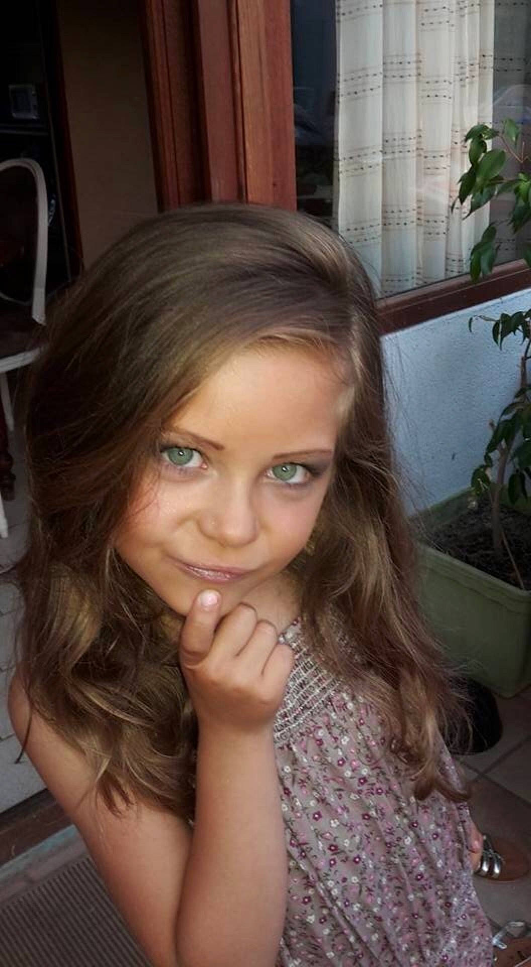 Mandy participe au concours pour gagner de l'argent avec cette photo : beauty, black_hair, blond, brown_hair, cheek, eyebrow, face, forehead, girl, hair, hair_coloring, hairstyle, human_hair_color, lip, long_hair, mouth, person, selfie