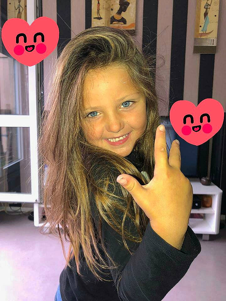 Stessy a rejoint le concours — aidez-le/la à gagner de superbes lots ! beauty, black_hair, brown_hair, fun, girl, hair, hair_coloring, hairstyle, human_hair_color, joy, long_hair, person, product, smile