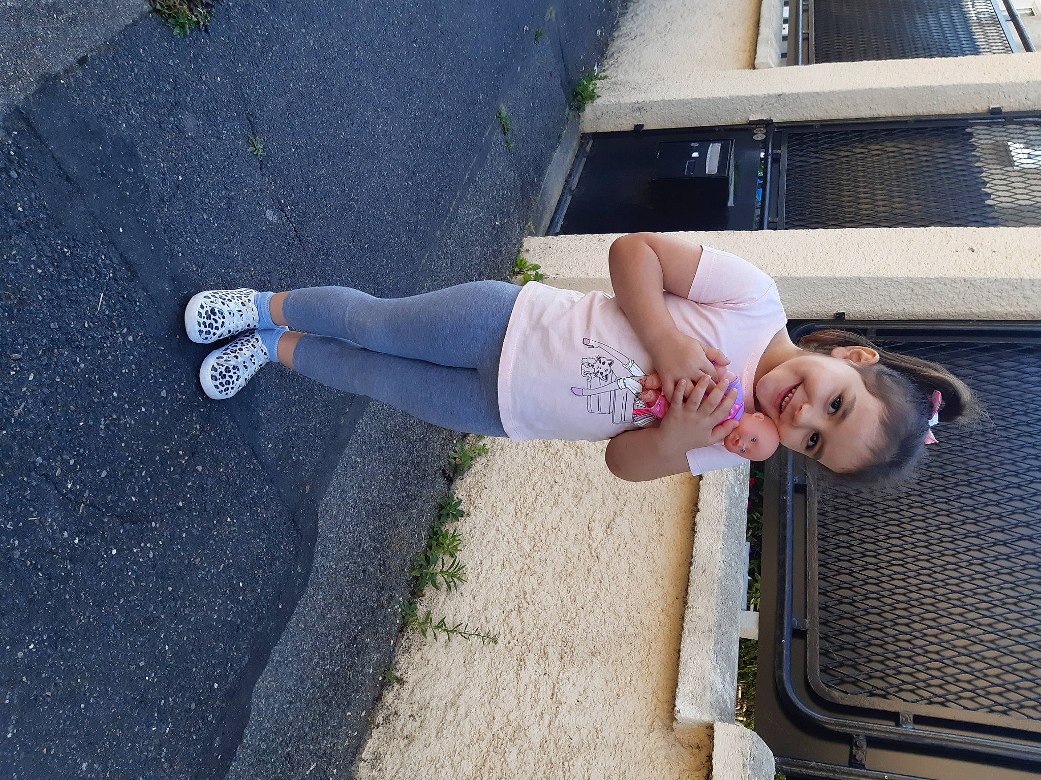 Daria participe au concours pour gagner de l'argent avec cette photo : joy, leg, person