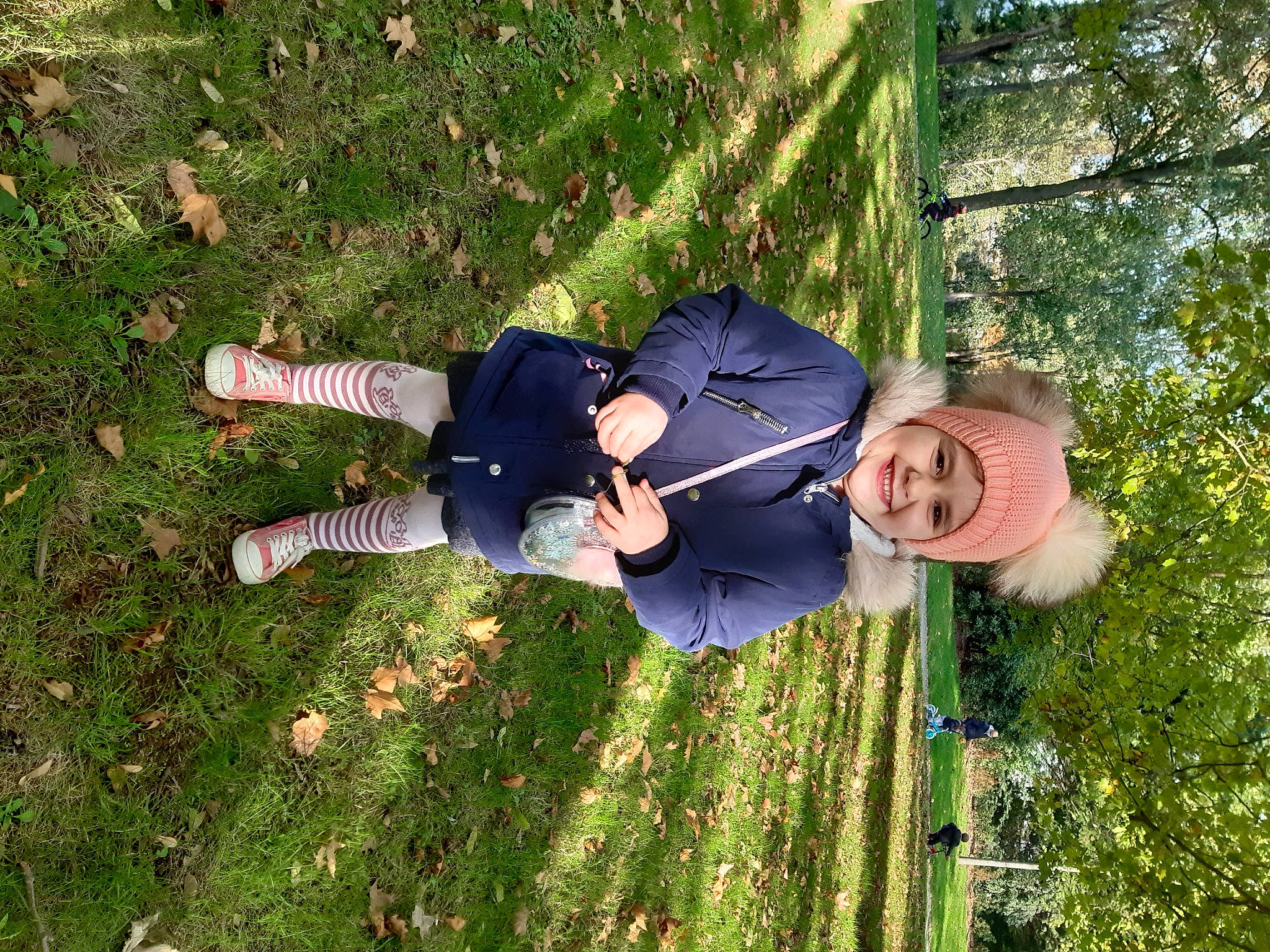 Daria participe au concours pour gagner de l'argent avec cette photo : fun, grass, headwear, joy, leisure, person, plant, tree