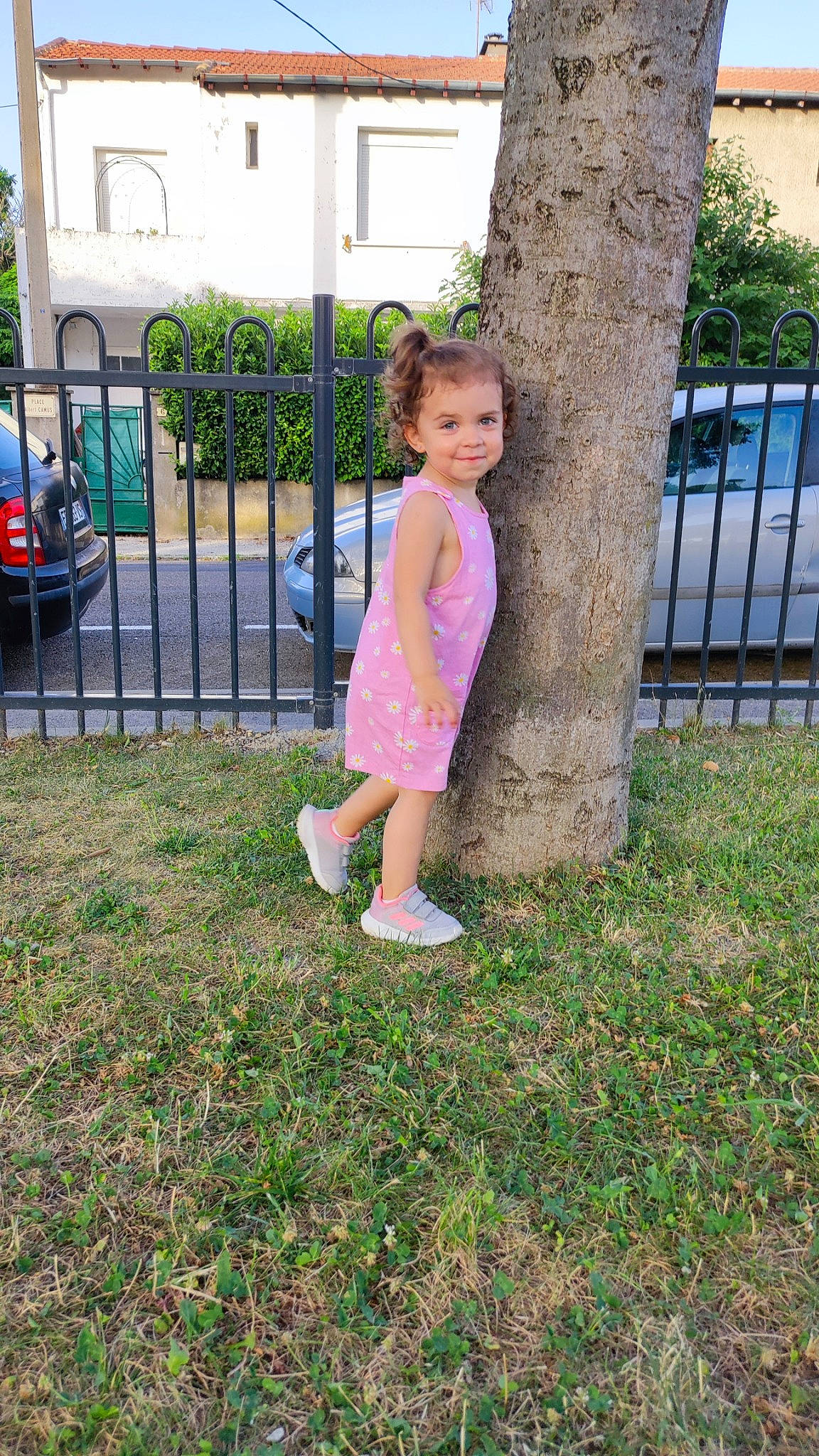 Elena participe au concours pour gagner de l'argent avec cette photo : building, car, fence, fun, garden, grass, groundcover, home_fencing, house, joy, leisure, magenta, people_in_nature, person, plant, public_space, shrub, sidewalk, spring, toddler