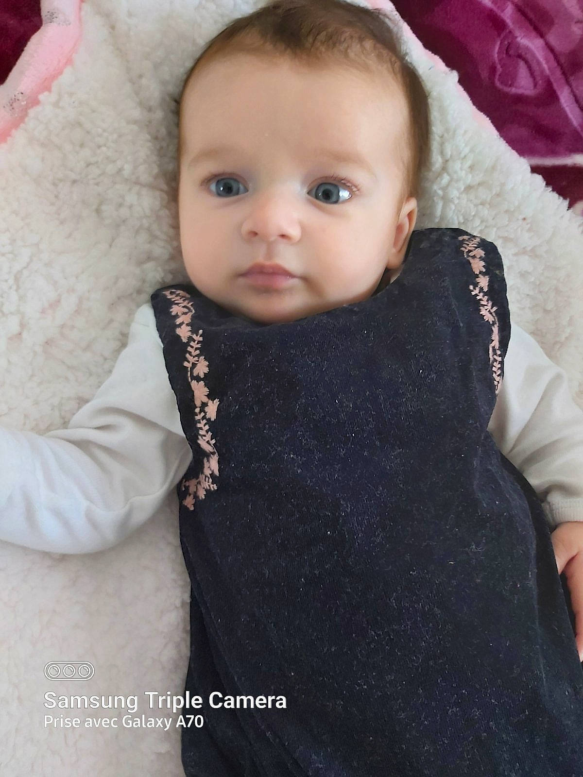 Anaissa a rejoint le concours — aidez-le/la à gagner de superbes lots ! baby, baby_toddler_clothing, cheek, child, collar, comfort, eyebrow, eyelash, finger, fur, gesture, iris, lip, neck, nose, person, skin, sleeve, toddler, wool
