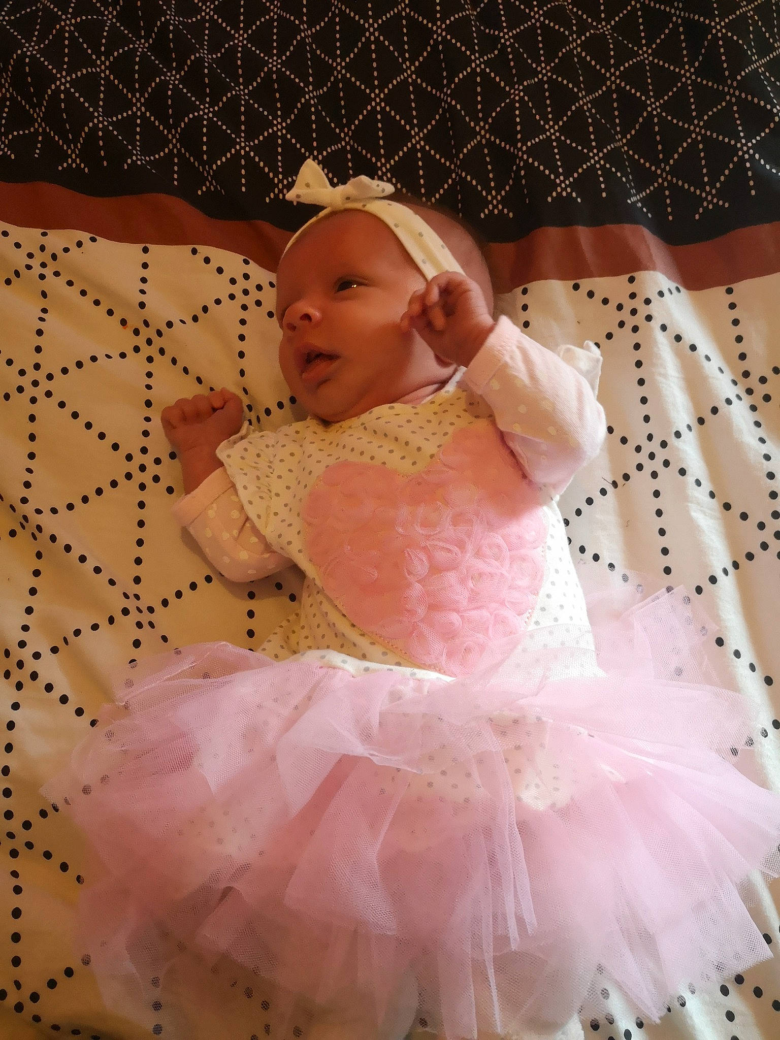Cataleya participe au concours pour gagner de l'argent avec cette photo : baby, baby_toddler_clothing, ballet_tutu, child, clothing, costume, dress, person, pink, product, toddler