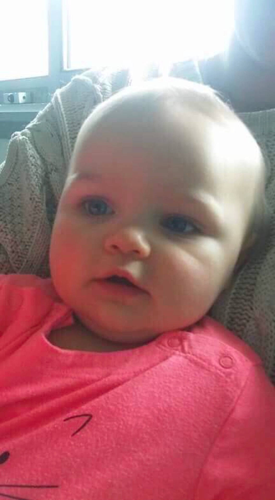 Émeraude a rejoint le concours — aidez-le/la à gagner de superbes lots ! cheek, child, chin, close_up, day, eye, eyebrow, face, forehead, head, human_hair_color, infant, lip, mouth, nose, person, pink, selfie, skin, toddler