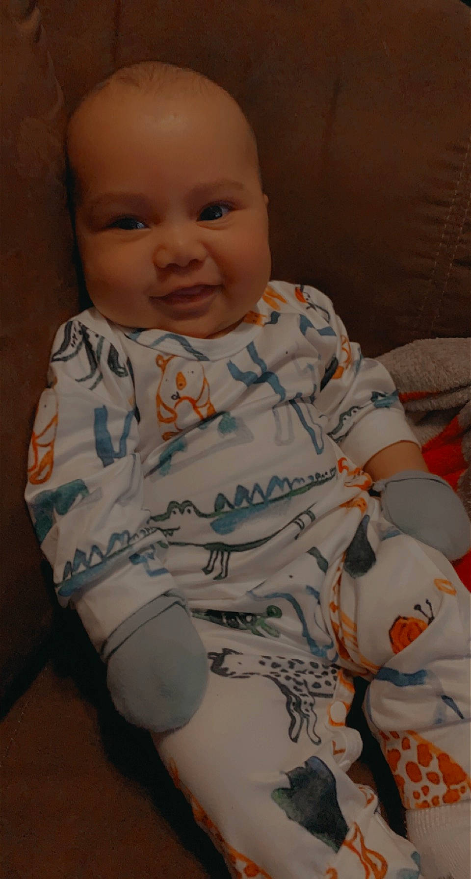 Kysen is registered to the contest to win money with this photo: arm, baby_toddler_clothing, cheek, chin, comfort, eye, eyebrow, forehead, head, human_body, iris, lip, mammal, mouth, neck, nose, skin, sleeve, smile, textile