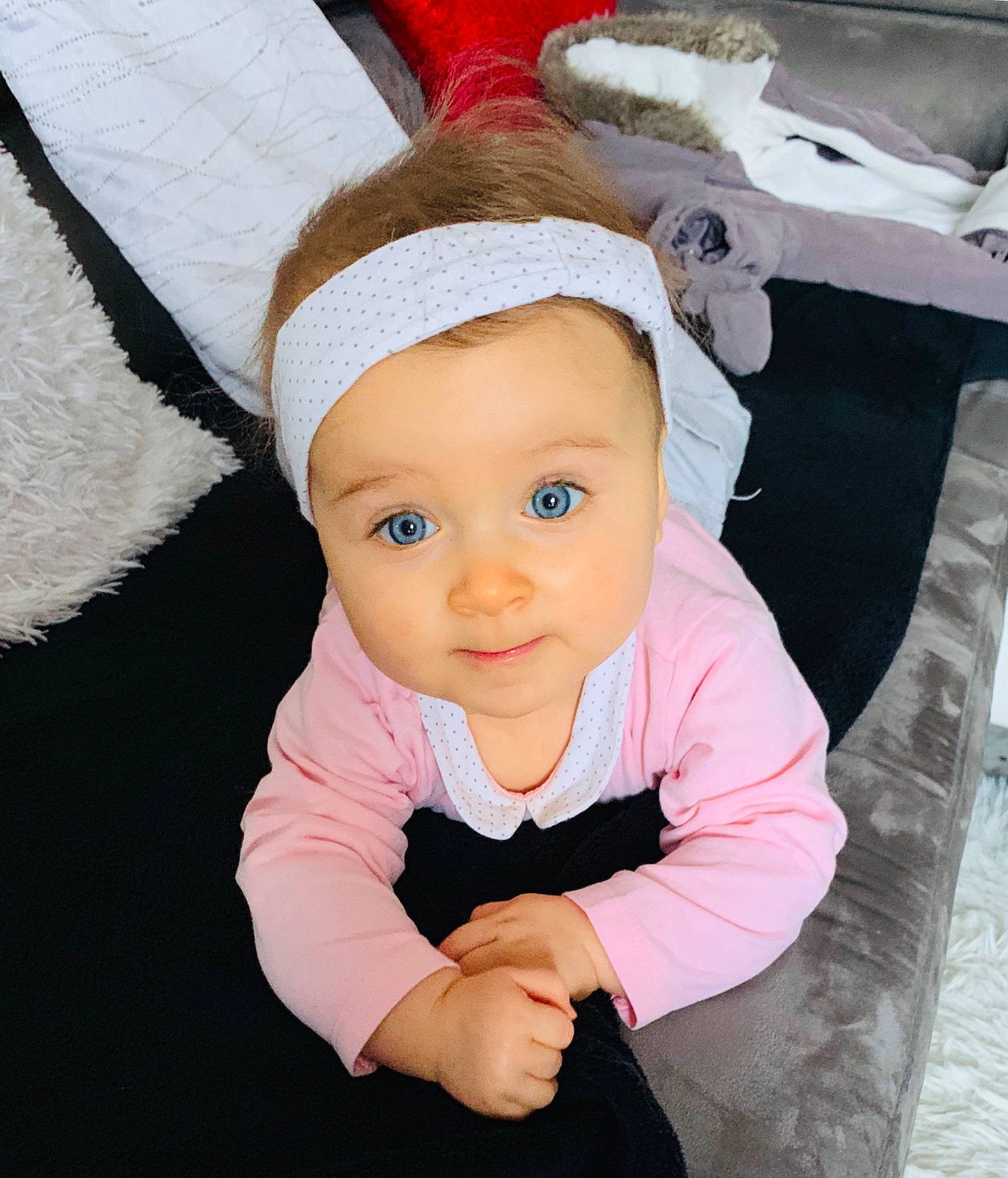 Lizhéa a rejoint le concours — aidez-le/la à gagner de superbes lots ! bonnet, cap, cheek, child, ear, girl, hair_accessory, headband, headgear, headwear, infant, nose, person, pink, product, skin, smile, textile, toddler