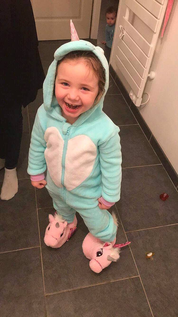 Clara a rejoint le concours — aidez-le/la à gagner de superbes lots ! baby, child, floor, flooring, joy, person, skin, toddler