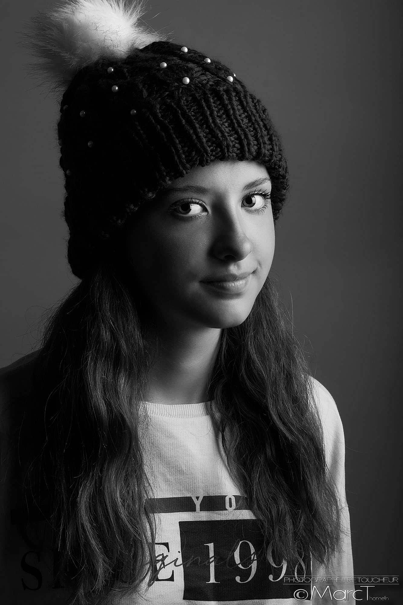 Typhaine a rejoint le concours — aidez-le/la à gagner de superbes lots ! beanie, beauty, black_and_white, bonnet, cap, clothing, ear, fashion_accessory, flash_photography, fur, hat, headgear, knit_cap, long_hair, monochrome, person, photo_shoot, photography, style