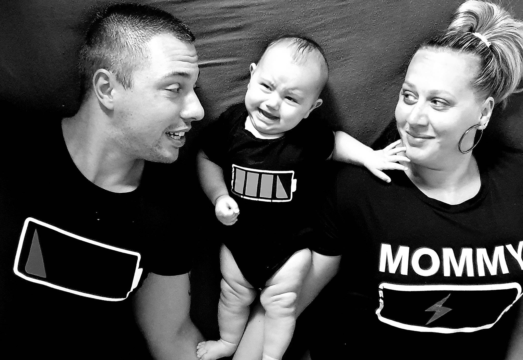 Elina participe au concours pour gagner de l'argent avec cette photo : arm, black_and_white, cool, flash_photography, friendship, fun, gesture, happy, jersey, joy, mammal, muscle, person, shorts, sleeve, smile, sports_uniform, sportswear, style, t_shirt