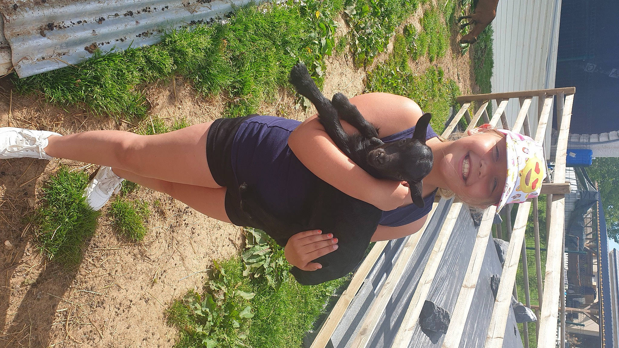 Elana participe au concours pour gagner de l'argent avec cette photo : active_pants, elbow, fun, grass, green, happy, headwear, human_leg, joint, joy, knee, landscape, leg, leisure, people_in_nature, person, plant, recreation, thigh, tree